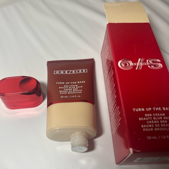 ONE/SIZE by Patrick Starrr Turn up the Base Blurring Foundation Fair 1 -30ml NIB - Picture 2 of 5